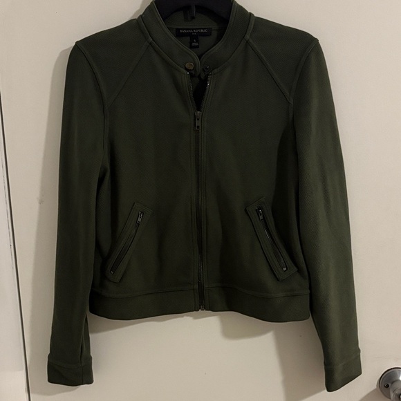Banana Republic Jackets & Blazers - Banana Republic Women's Olive Bomber Jacket